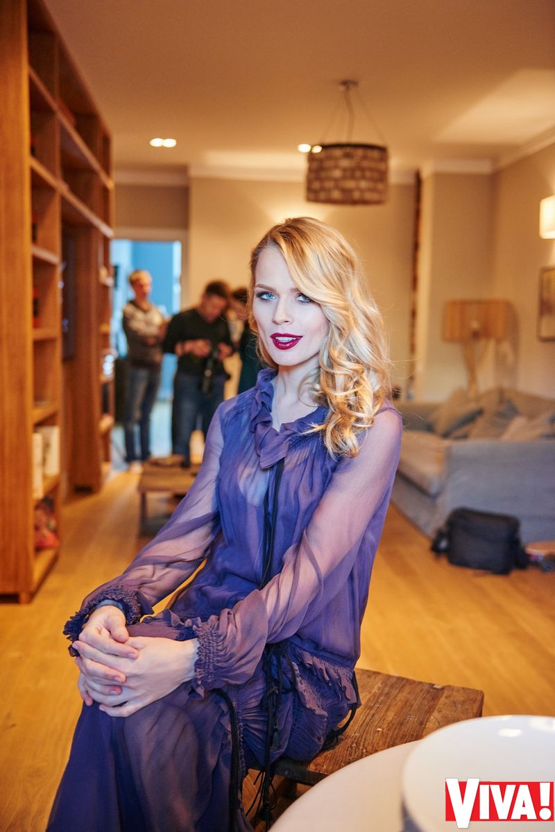 Беременная Ольга Фреймут снялась в эксклюзивной фотосессии у себя дома